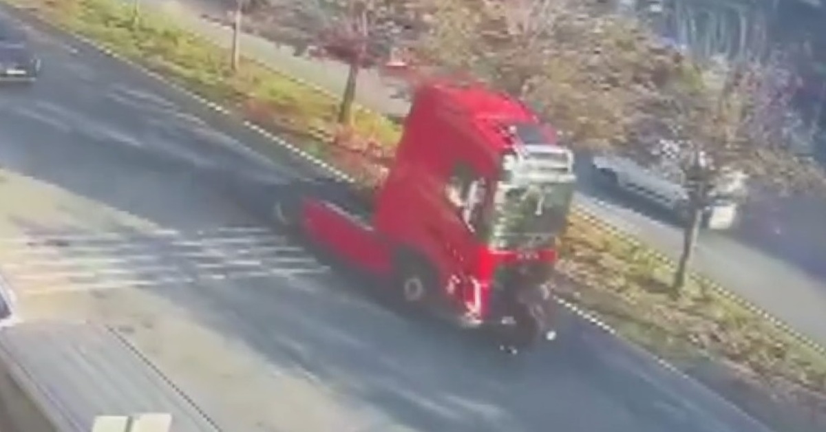 İstanbul’da TIR dehşeti! Scooterlı Ecem feci şekilde can verdi