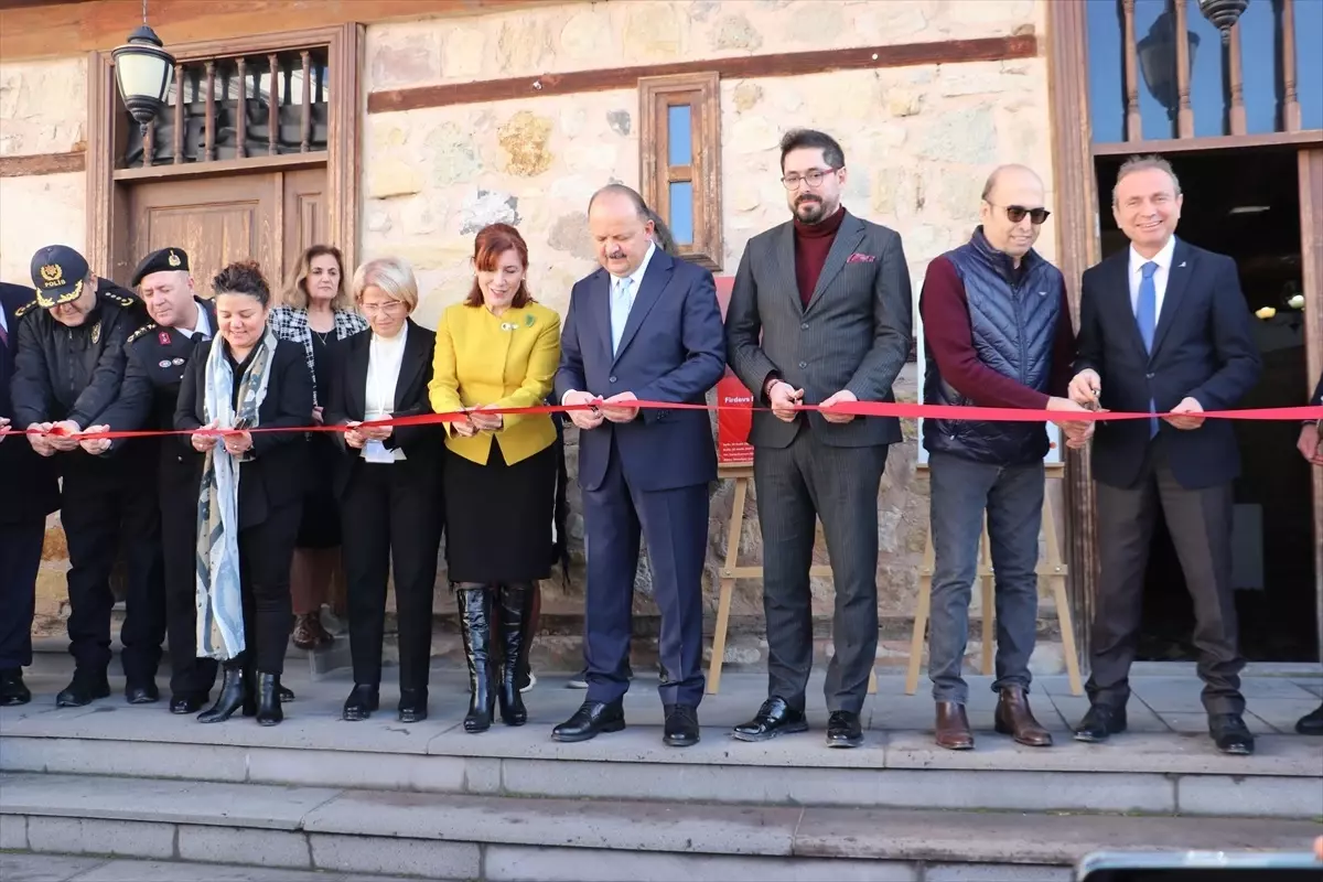 Kastamonu’da İlk Kadın Mitinginin 105. Yıldönümü için Seramik Sergisi Açıldı