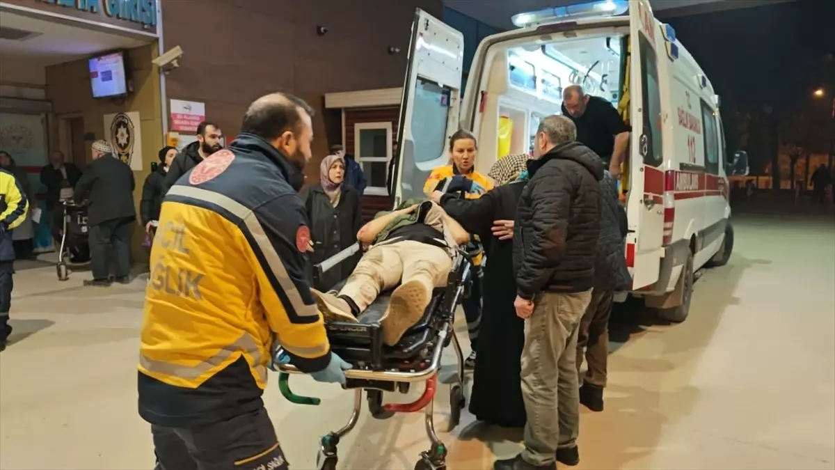 İnegöl’de Trafik Kazası: 3 Yaralı