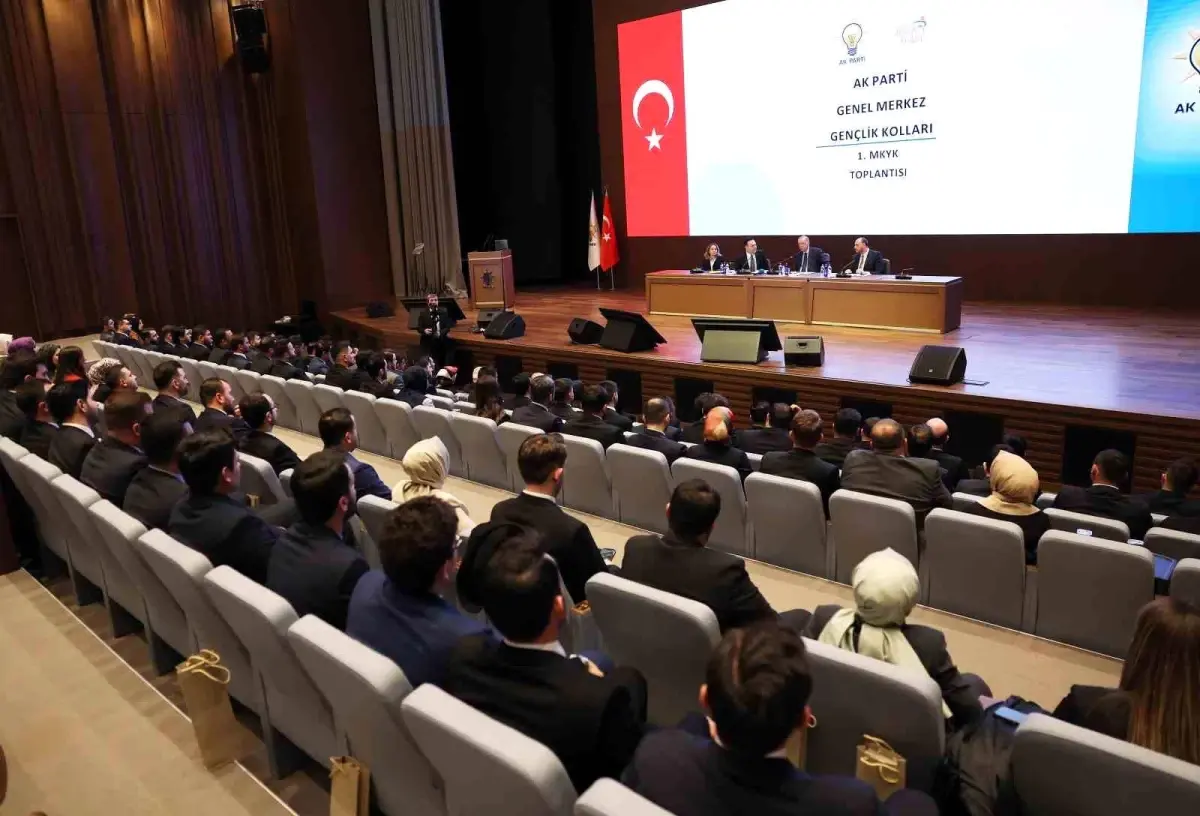 Cumhurbaşkanı Erdoğan, Gençlik Kolları MKYK toplantısına başkanlık etti